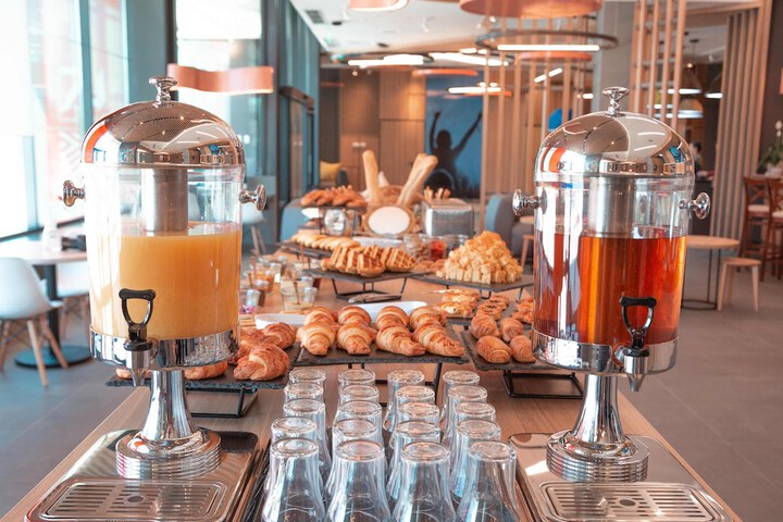 Breakfast/Coffee Service 23 of 42