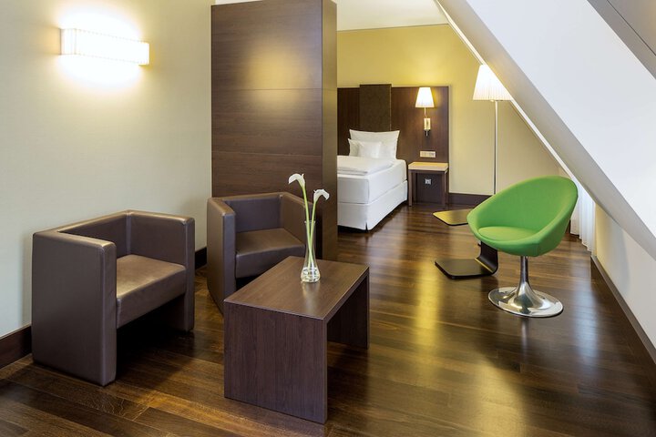 Room 10 of 51