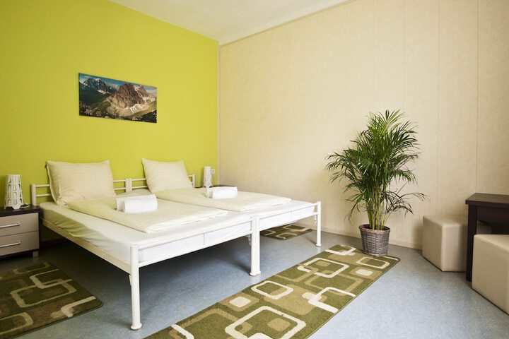 Room 8 of 76