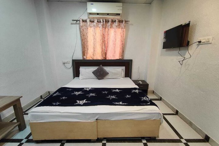 Room 32 of 92