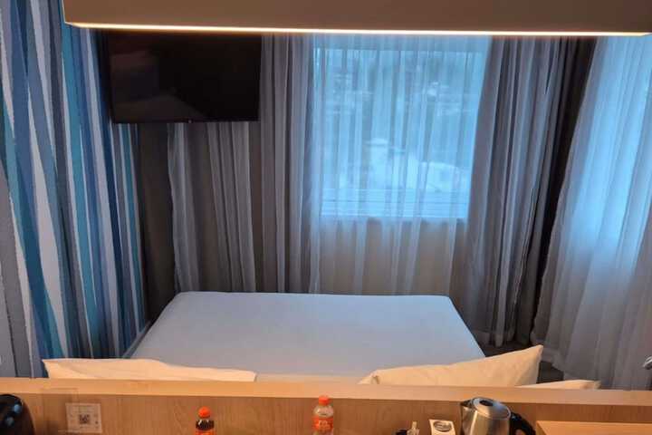 Room 48 of 201