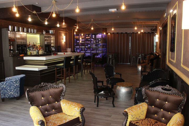 Lounge 65 of 74