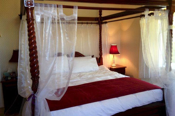 Room 12 of 33