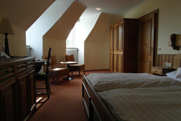 Room 4 of 27