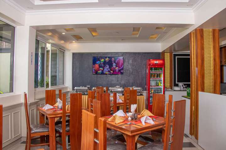 Dining 44 of 98