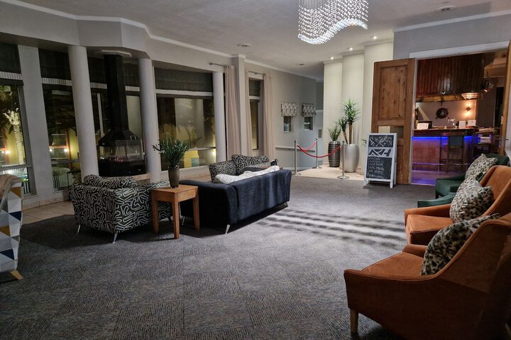 Entrance & Lobby