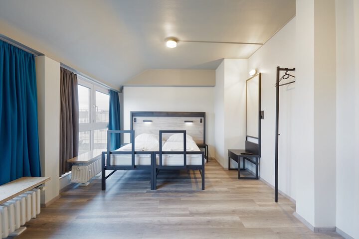 Room 18 of 42