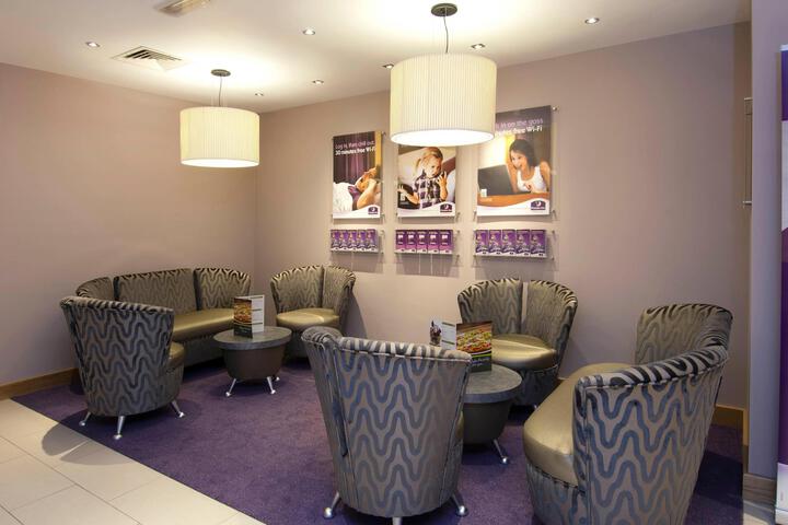 Lounge 11 of 18