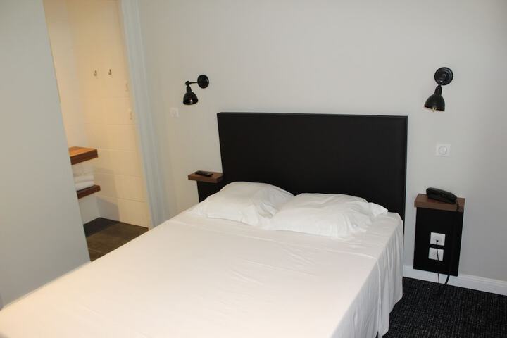 Room 5 of 11