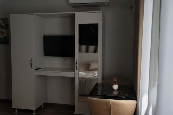 Room 32 of 43