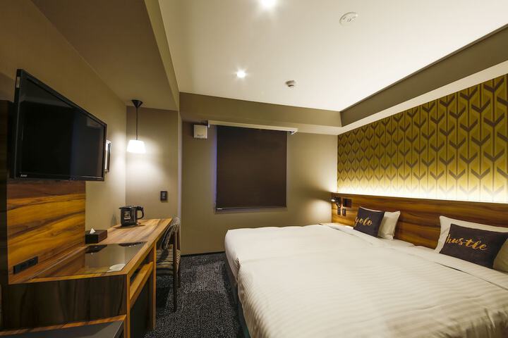 Room 9 of 33