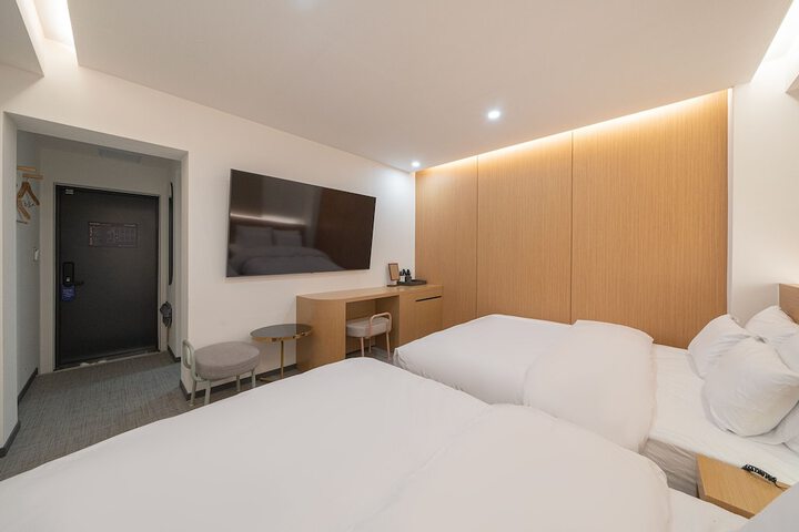 Room 80 of 116