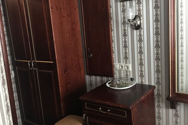 Room 5 of 13