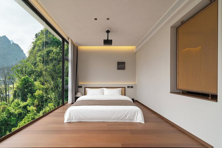Room 13 of 21
