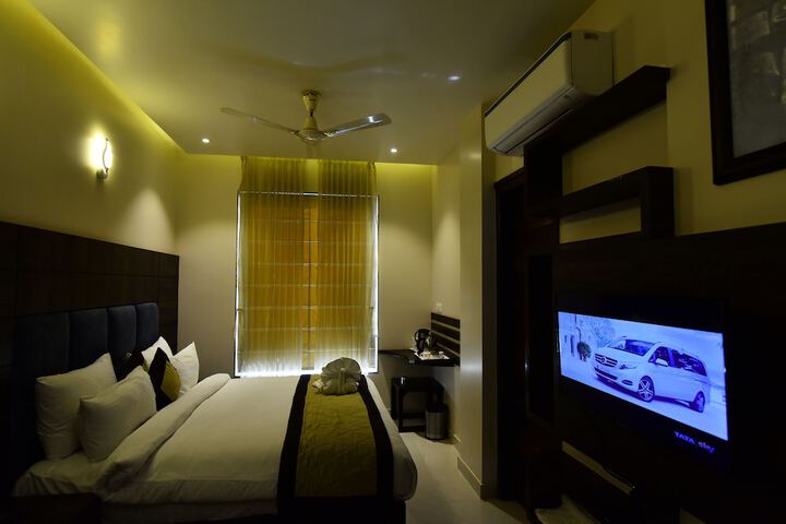 Room 8 of 23
