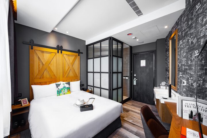 Room 8 of 47