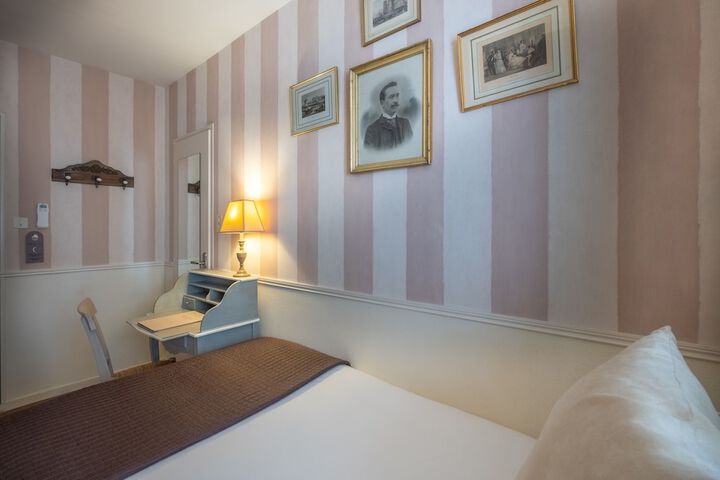 Room 8 of 50