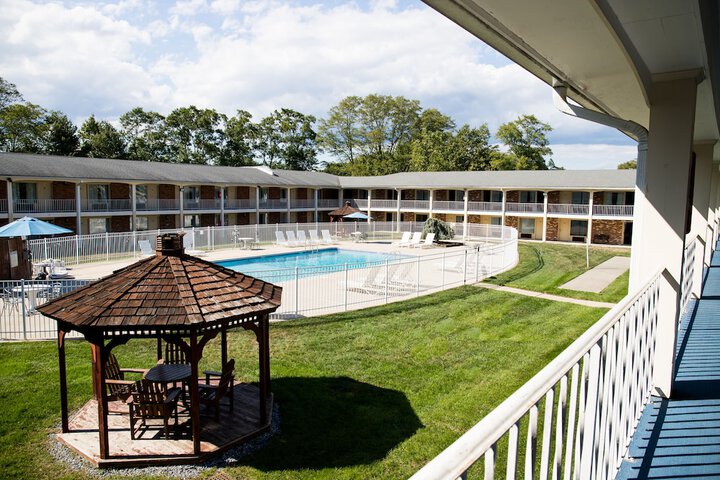 Red roof hot sale inn eatontown