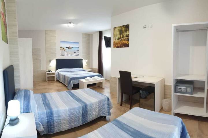 Room 4 of 42
