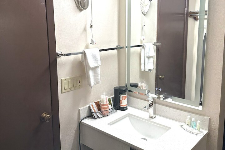 Bathroom sink