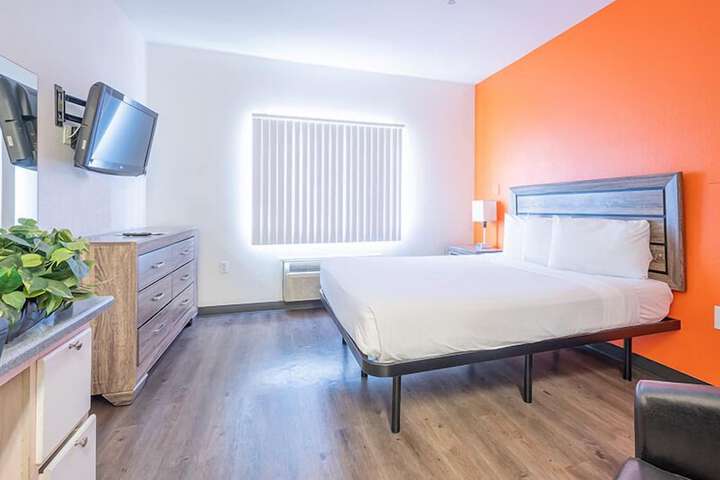 Room 13 of 28