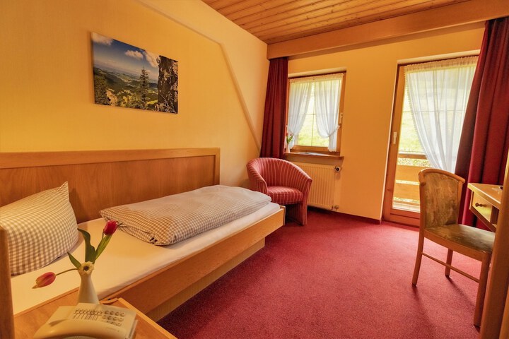 Room 4 of 65
