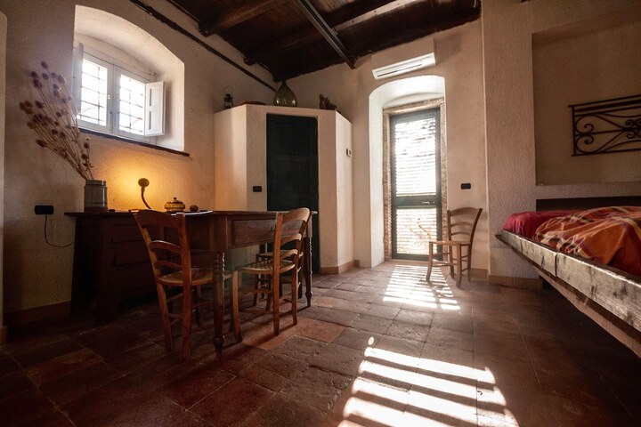 Room 9 of 37