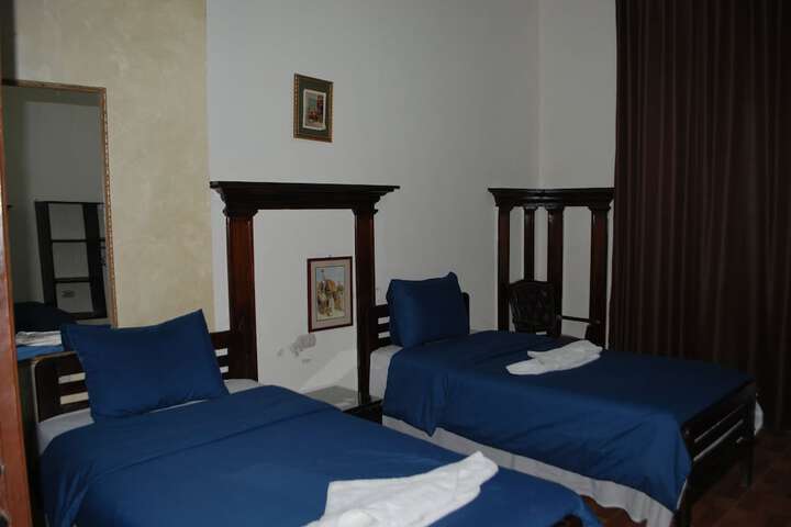 Room 17 of 60
