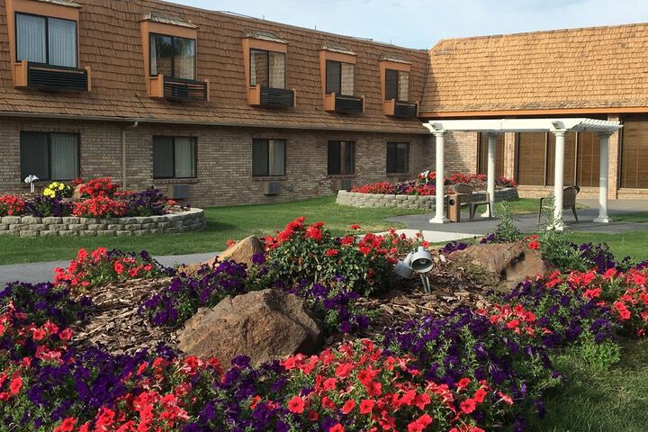 Hotel Exterior 33 of 51