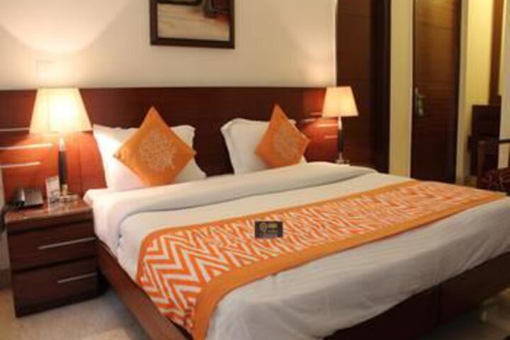 Room 11 of 28