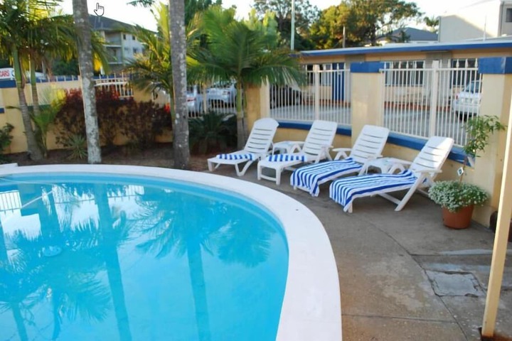Pool 19 of 28