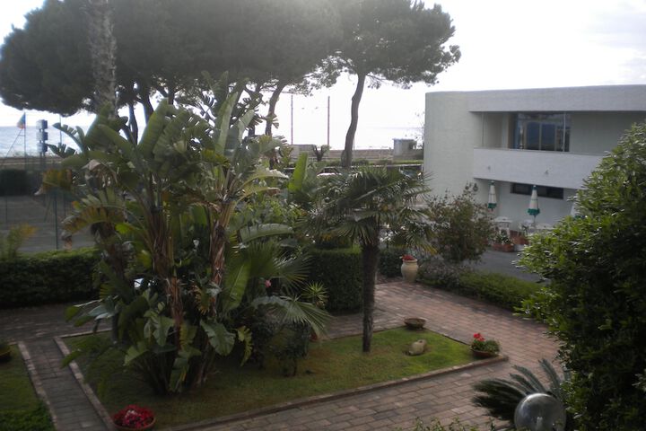 Hotel Exterior 48 of 52