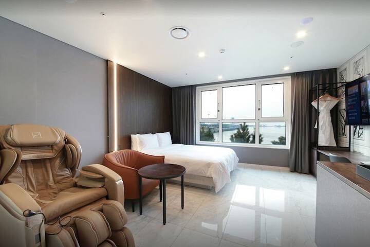 Room 17 of 140