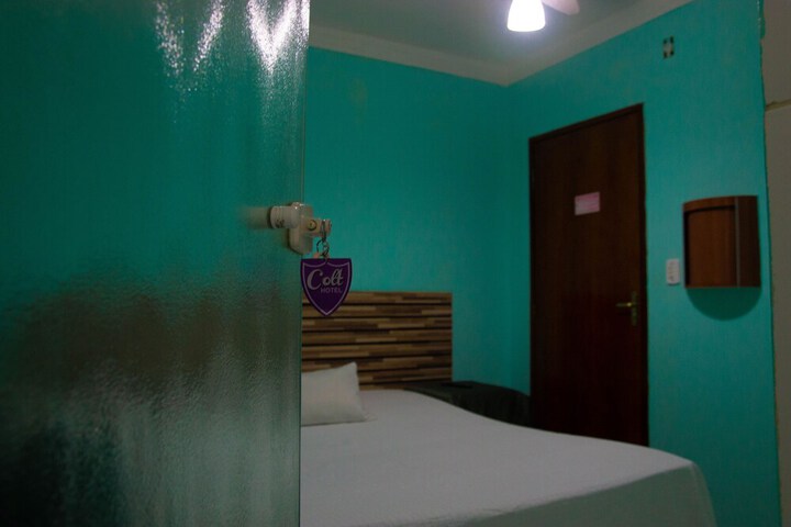 Room 10 of 14