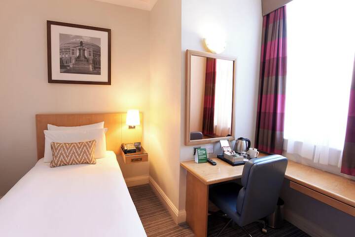 Room 16 of 59