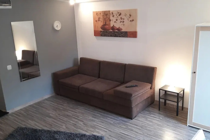 Room 6 of 17