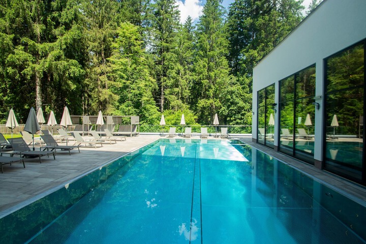Pool 33 of 99