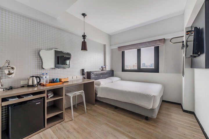 Room 18 of 93