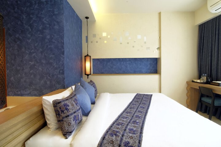 Room 27 of 167