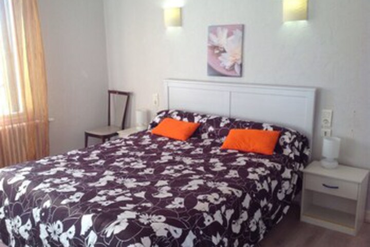 Room 5 of 13