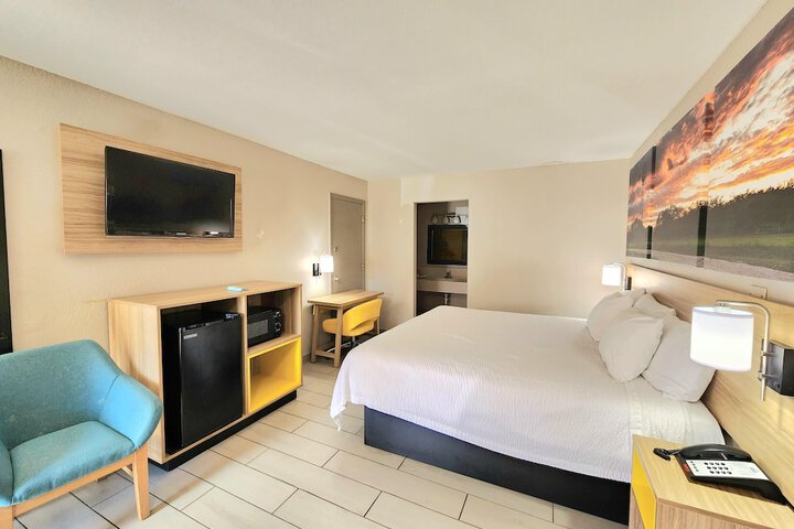Room 16 of 28