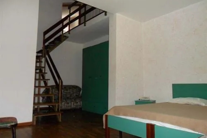 Room 3 of 7