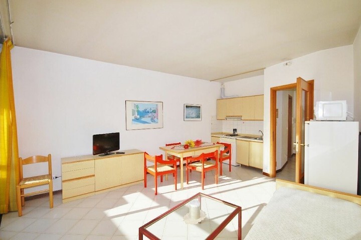 Room 12 of 14
