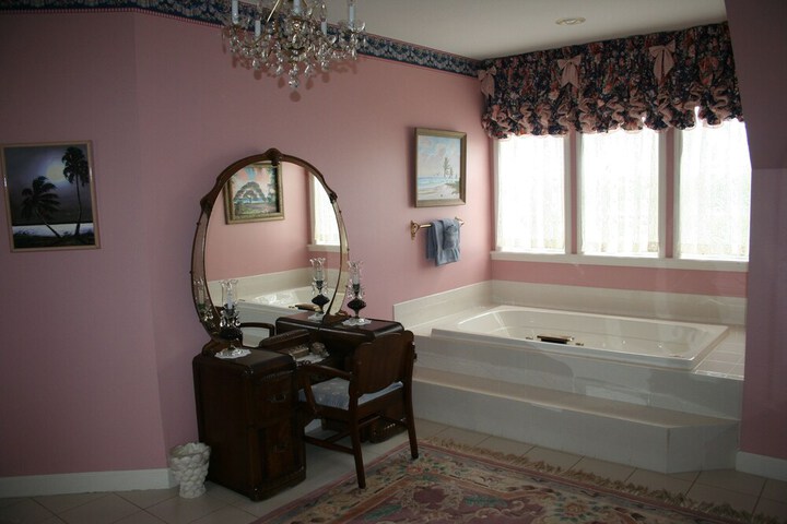 Hot Tub 49 of 84
