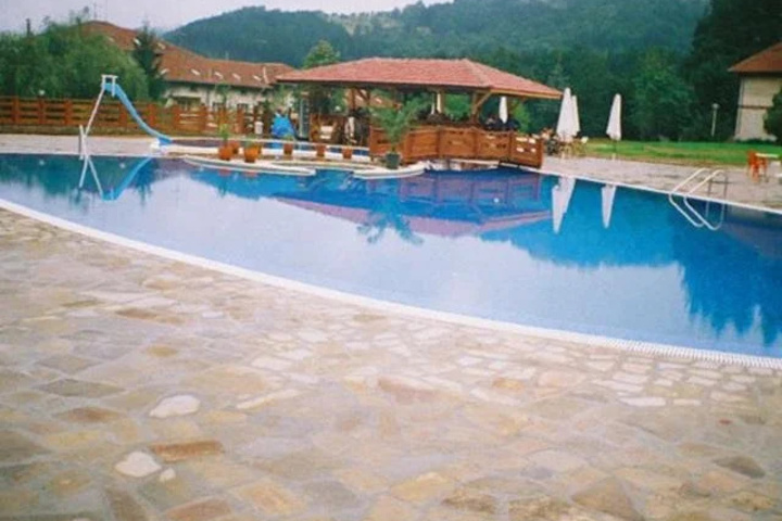 Pool 9 of 18