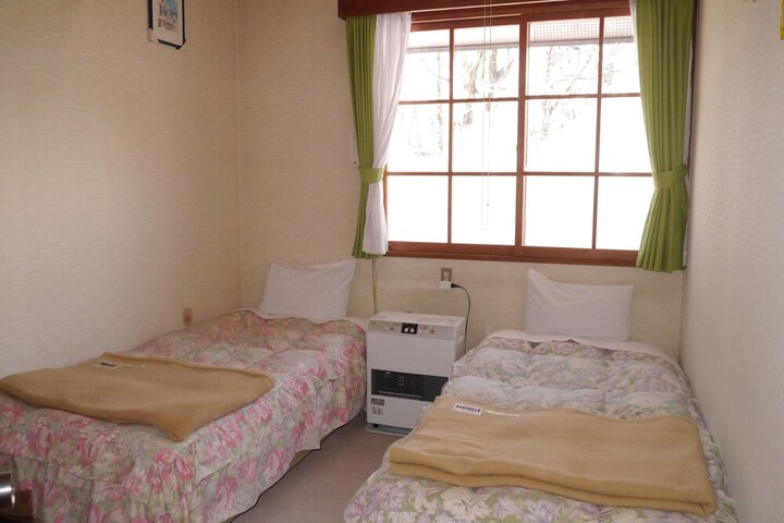 Room 10 of 32