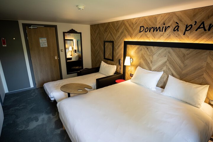Room 10 of 63