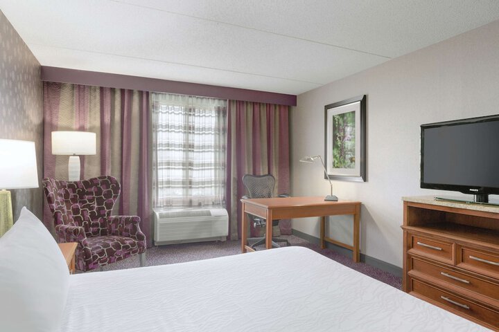 1 King Bed (8 of 12)
