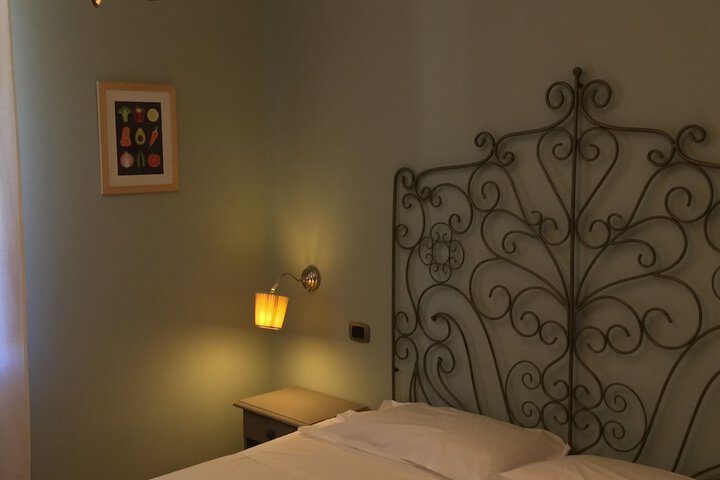 Room 3 of 32