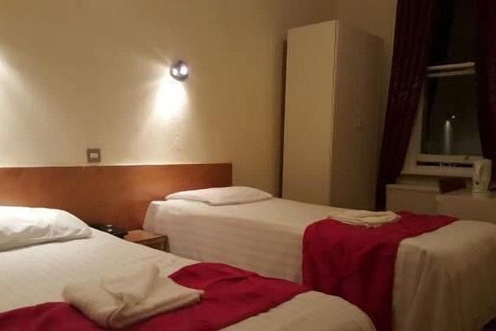 Room 12 of 30